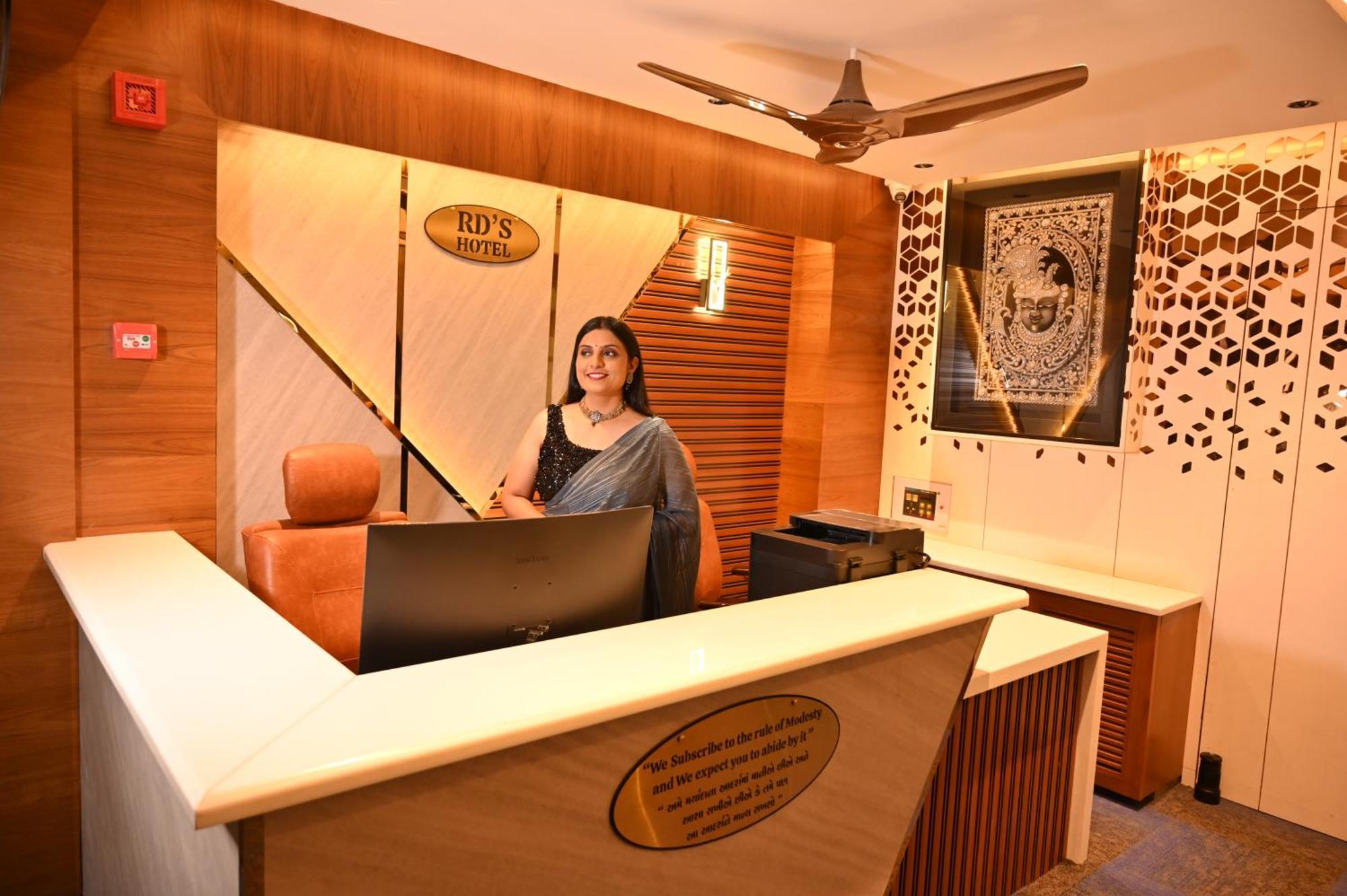 אחמדאבאד Rds Hotel מראה חיצוני תמונה