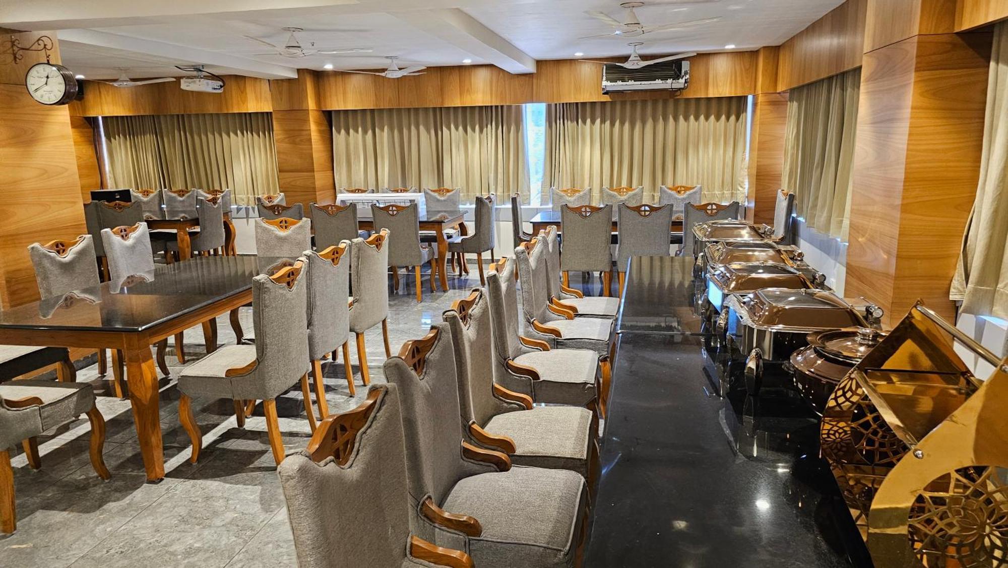 אחמדאבאד Rds Hotel מראה חיצוני תמונה
