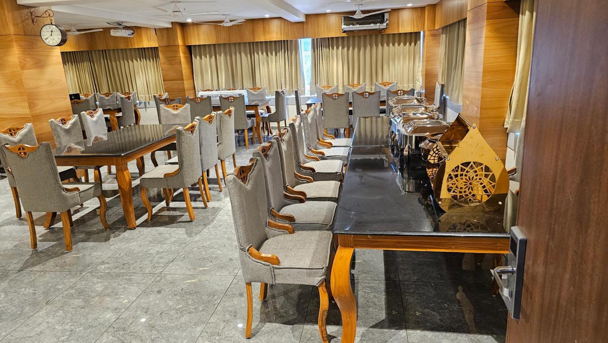 אחמדאבאד Rds Hotel מראה חיצוני תמונה